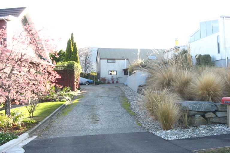 Photo of property in 75 Cedar Drive, Kelvin Heights, Queenstown, 9300