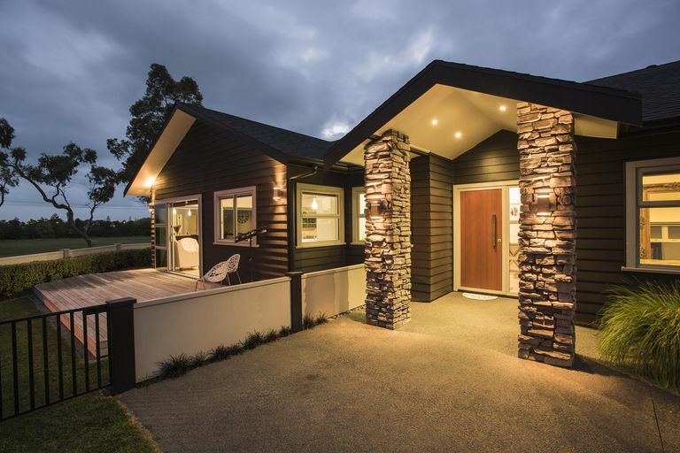 Photo of property in 2 Charteris Rise, Riverdale, Gisborne, 4010