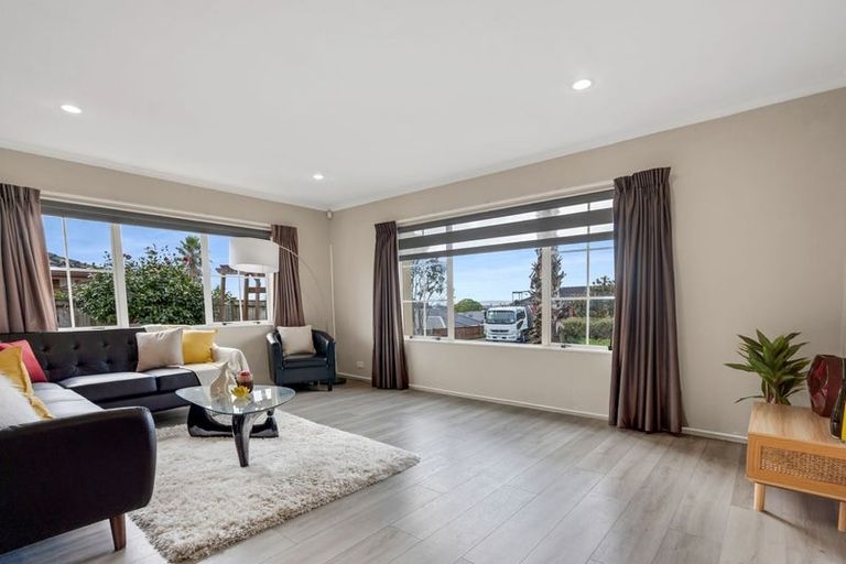 Photo of property in 27 Richfield Crescent, Westgate, Auckland, 0614