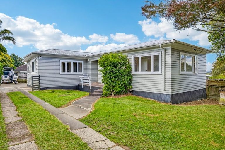 Photo of property in 36 Pine Avenue, Henderson, Auckland, 0612