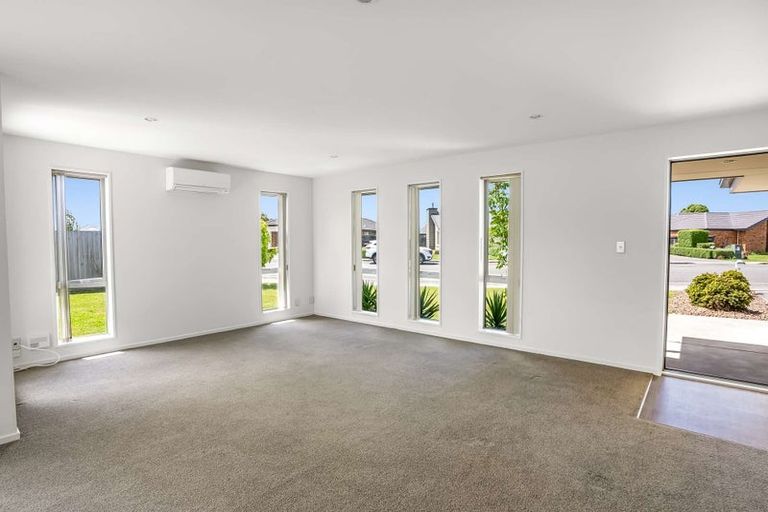 Photo of property in 69 Acacia Avenue, Rangiora, 7400