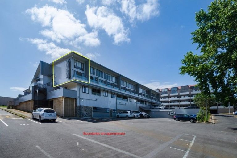 Photo of property in 18b/30 Westward Ho, Glen Eden, Auckland, 0602