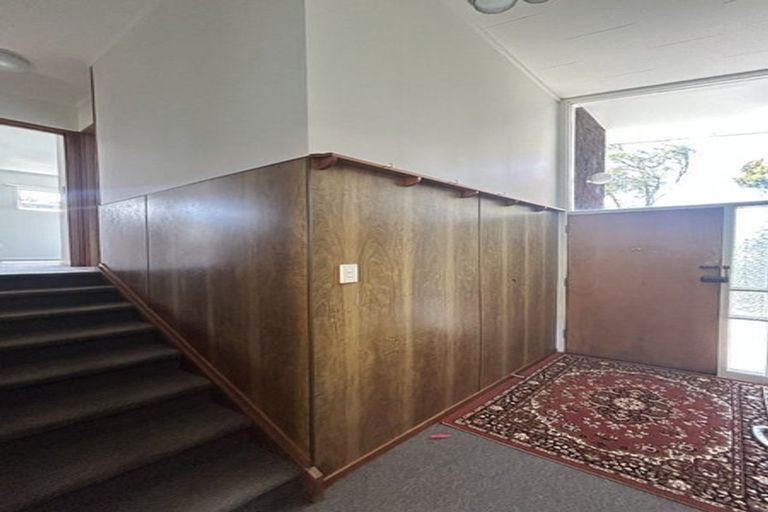 Photo of property in 19 South Lynn Road, Titirangi, Auckland, 0604