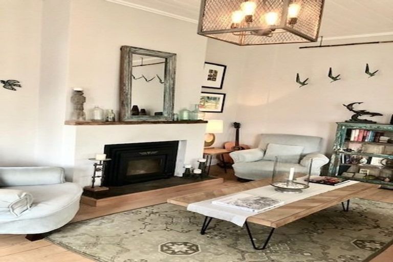 Photo of property in 11 Ocean View Road, Milford, Auckland, 0620