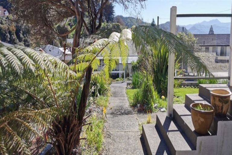 Photo of property in 36 South Terrace, Picton, 7220