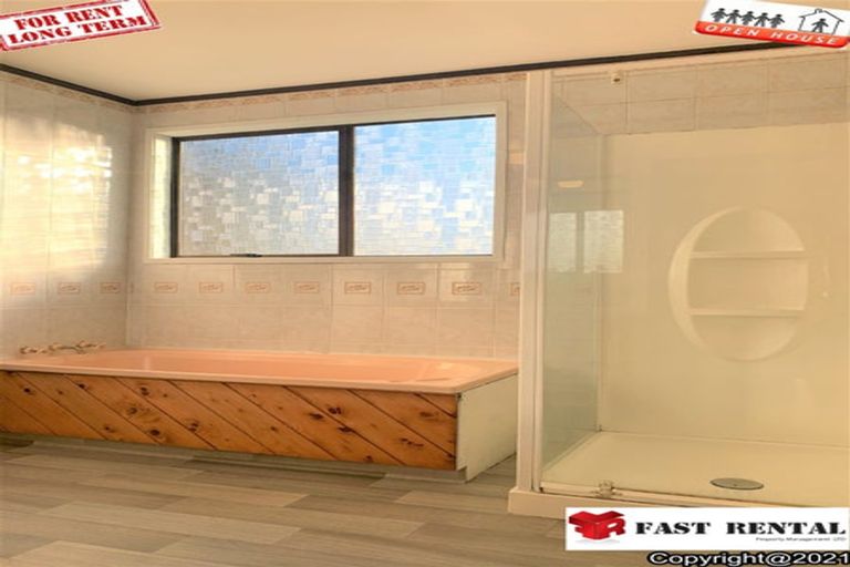 Photo of property in 18 Sumich Place, West Harbour, Auckland, 0618