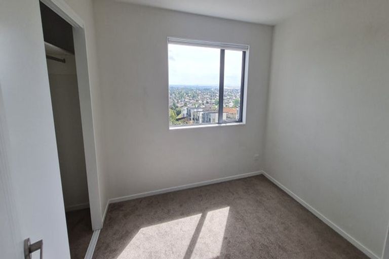 Photo of property in 15a Crestview Rise, Papakura, 2110