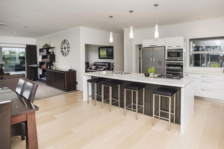 Photo of property in 2 Charteris Rise, Riverdale, Gisborne, 4010