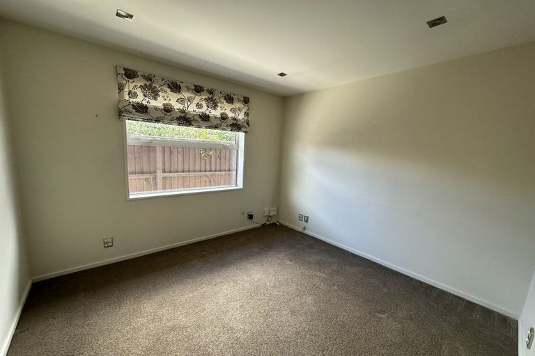 Photo of property in 6 Federer Lane, Bishopdale, Christchurch, 8053