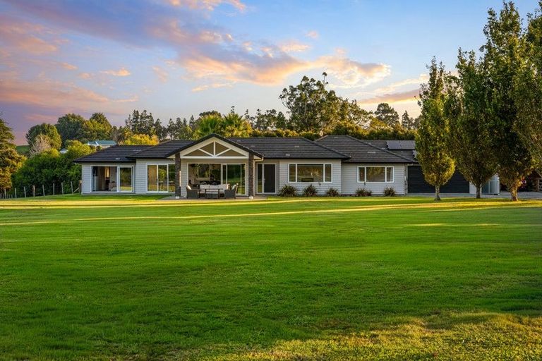 Photo of property in 1 Ngaire Close, Wainui, Silverdale, 0994