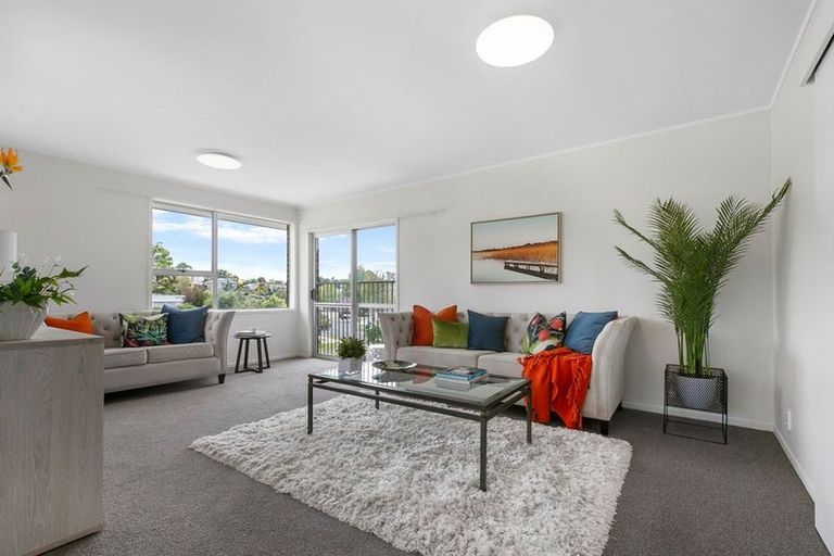 Photo of property in 87 Beechdale Crescent, Pakuranga Heights, Auckland, 2010