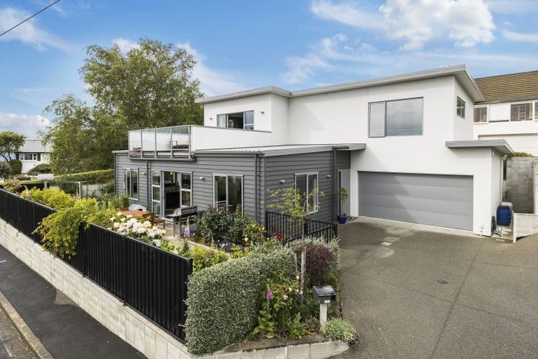 Photo of property in 1 Falcon Street, Roslyn, Dunedin, 9010