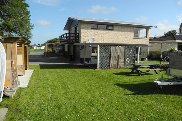 Photo of property in 12 Timaru Road, Waimate, 7924