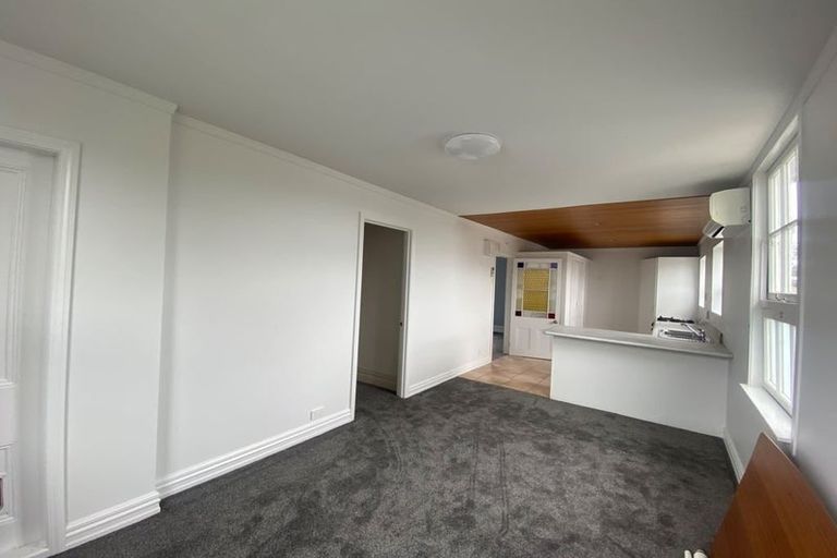 Photo of property in 2/8 Clare Place, Glenfield, Auckland, 0629