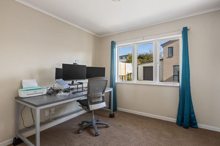 Photo of property in 31 Sunnyside Road, Sunnyvale, Auckland, 0612