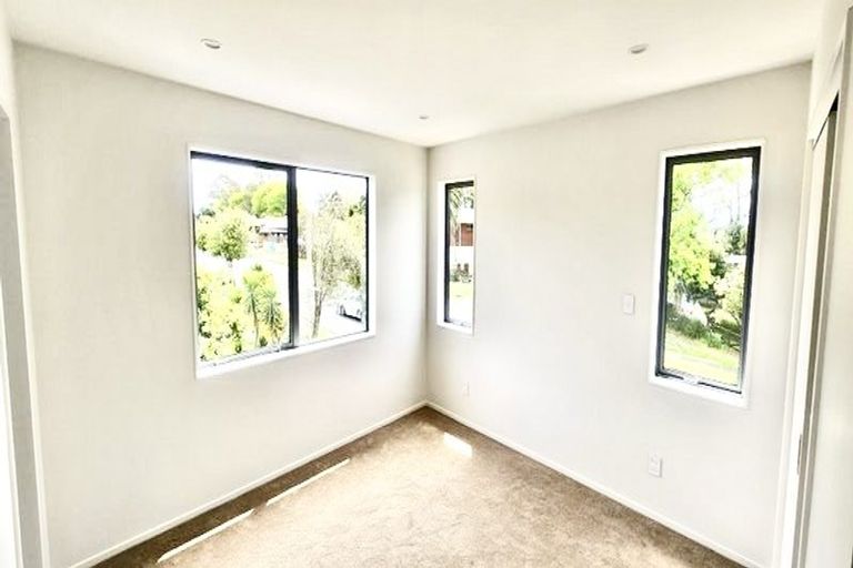 Photo of property in 39 Cascades Road, Pakuranga Heights, Auckland, 2010