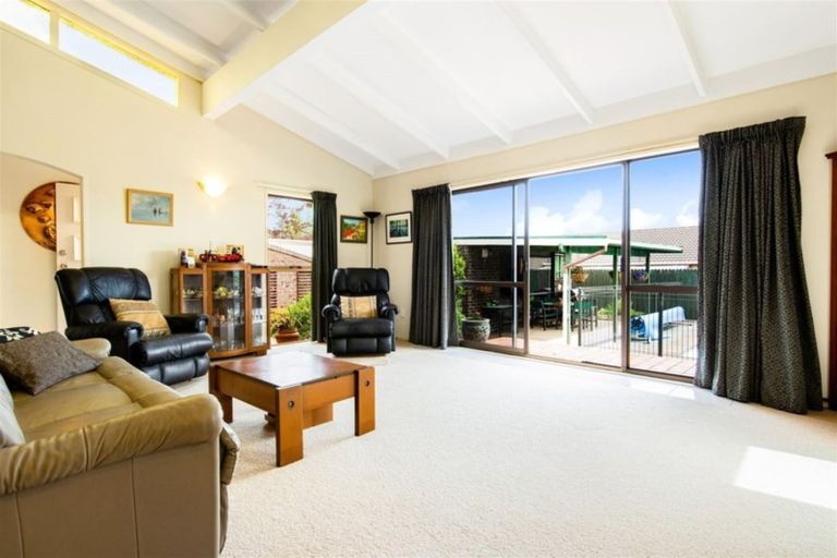 Photo of property in 2 Cezanne Place, New Lynn, Auckland, 0600
