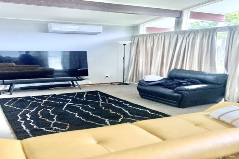 Photo of property in 21 Riverpark Crescent, Henderson, Auckland, 0610