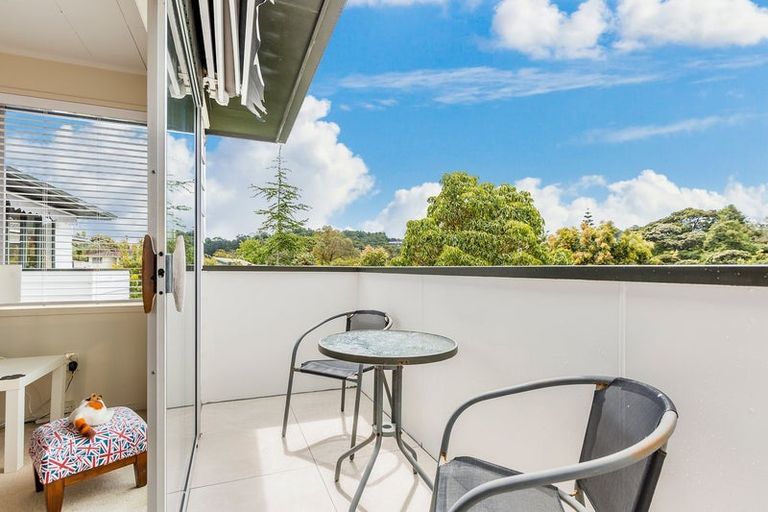 Photo of property in 25 Spinella Drive, Bayview, Auckland, 0629