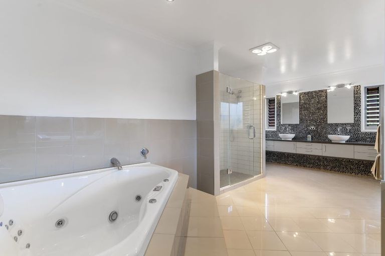 Photo of property in 73 Waldorf Crescent, Orewa, 0931