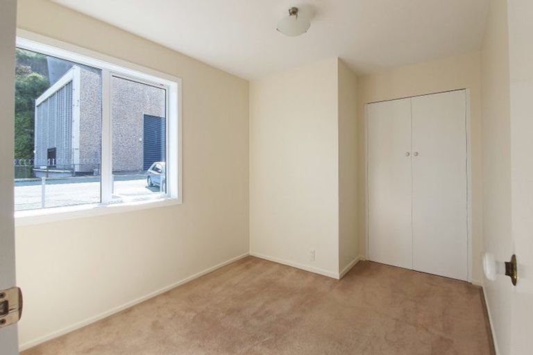 Photo of property in 2 Hawkhurst Road, Lyttelton, 8082