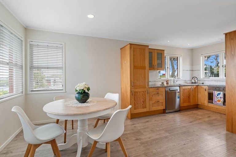 Photo of property in 2 Sycamore Drive, Sunnynook, Auckland, 0620