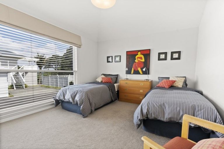 Photo of property in 5f Church Street, Devonport, Auckland, 0624