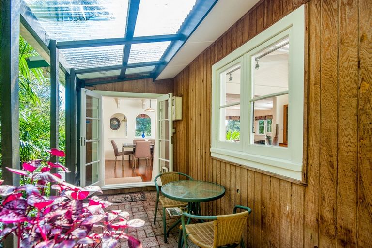 Photo of property in 165 Laingholm Drive, Laingholm, Auckland, 0604