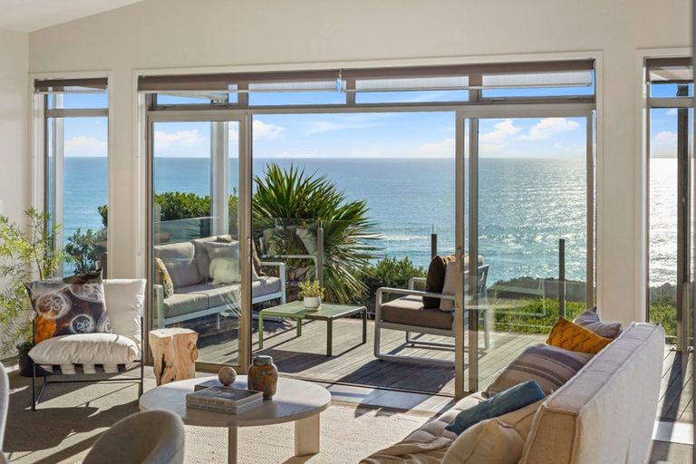 Photo of property in 42 Waitea Road, Muriwai, Waimauku, 0881