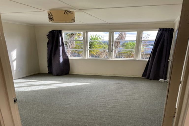 Photo of property in 17 Blacklock Avenue, Henderson, Auckland, 0612