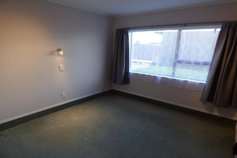 Photo of property in 17a Edgewater Parade, Waiuku, 2123