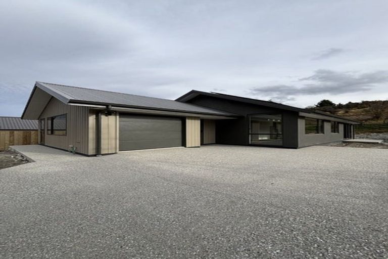 Photo of property in 10 Friesian Close, Jacks Point, 9371