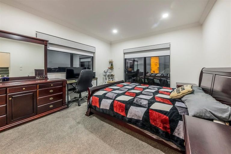 Photo of property in 54 Armstrong Farm Drive, East Tamaki Heights, Auckland, 2016