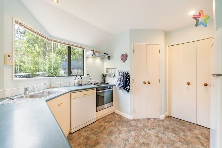 Photo of property in 21c Manuka Street, Stokes Valley, Lower Hutt, 5019