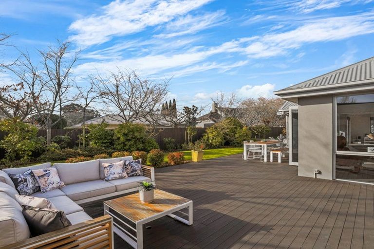 Photo of property in 76 Willowview Drive, Redwood, Christchurch, 8051