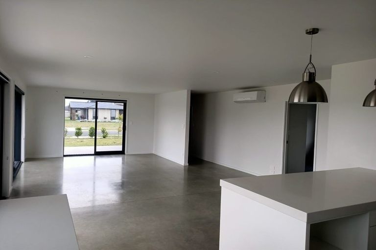 Photo of property in 1 Clifford Close, Leamington, Cambridge, 3432