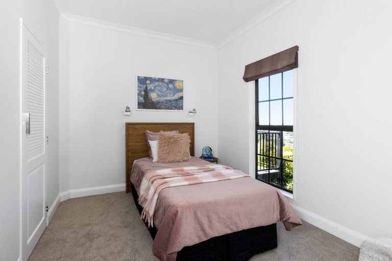 Photo of property in 25 Enfield Road, Hospital Hill, Napier, 4110
