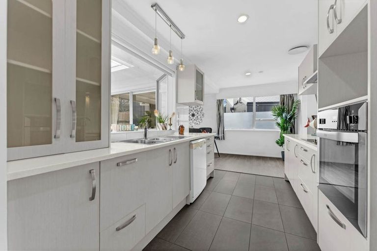 Photo of property in 4 Bacot Place, Howick, Auckland, 2014