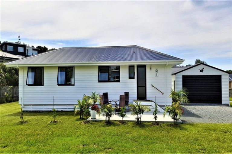 Photo of property in 9 Meenas Place, Cable Bay, 0420