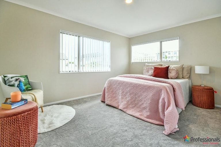 Photo of property in 18 Staten Place, Mangere, Auckland, 2022