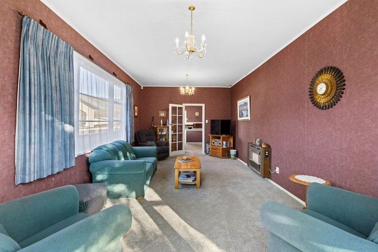 Photo of property in 64 Cambridge Terrace, Waterloo, Lower Hutt, 5011