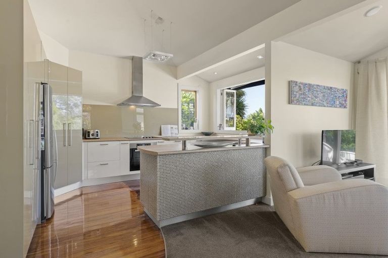 Photo of property in 52 Westmere Crescent, Westmere, Auckland, 1022