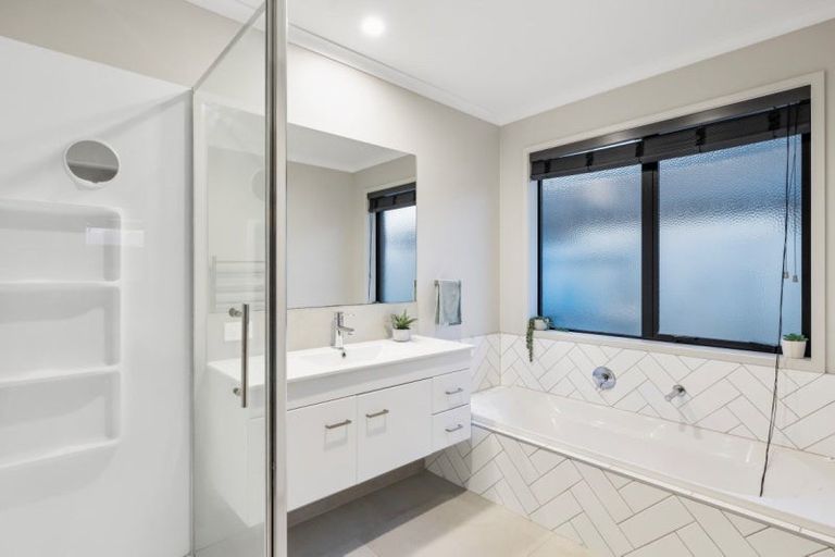 Photo of property in 14 Dunkeld Drive, Papamoa, 3118