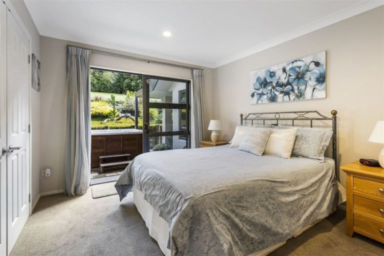 Photo of property in 12a Hobbs Road, Matakatia, Whangaparaoa, 0930