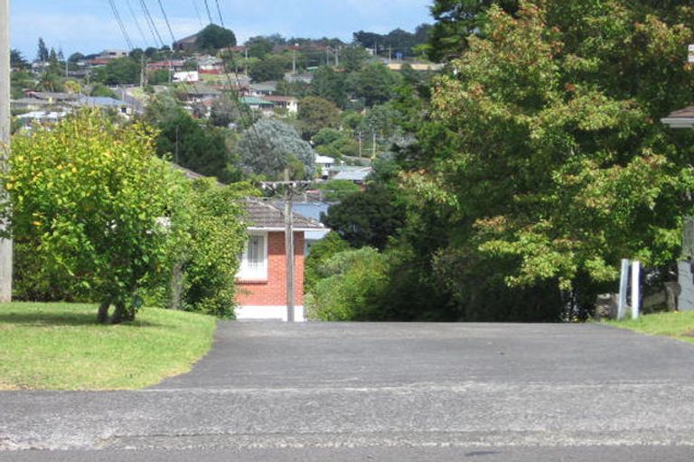 Photo of property in 1/89 Target Road, Totara Vale, Auckland, 0629