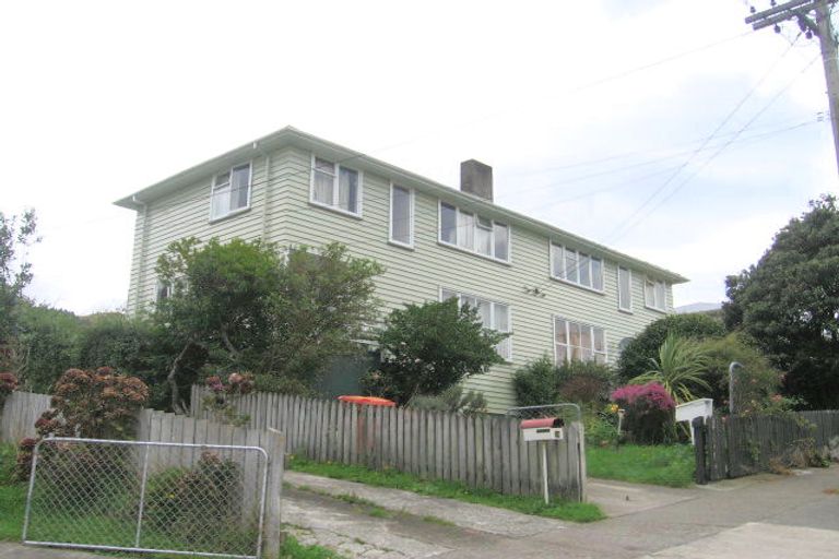 Photo of property in 88 Tremewan Street, Tawa, Wellington, 5028