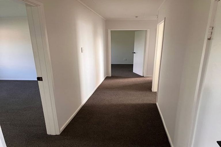 Photo of property in 11 Vanden Place, Henderson, Auckland, 0610