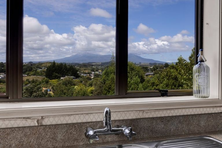 Photo of property in 22 Havelock Place, Blagdon, New Plymouth, 4310