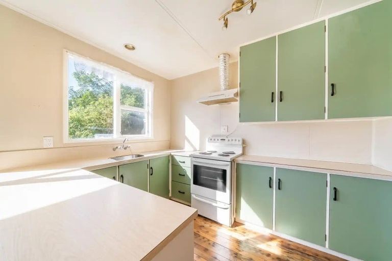 Photo of property in 29 Thomson Grove, Stokes Valley, Lower Hutt, 5019