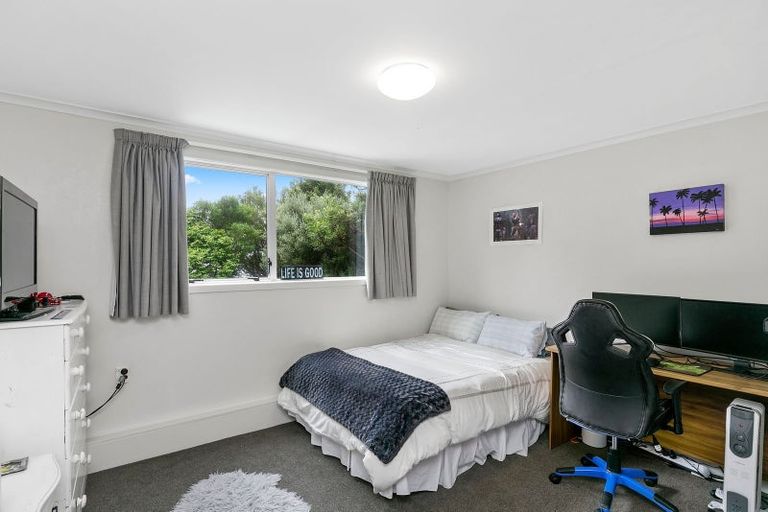 Photo of property in 6 Link Road, Newlands, Wellington, 6037